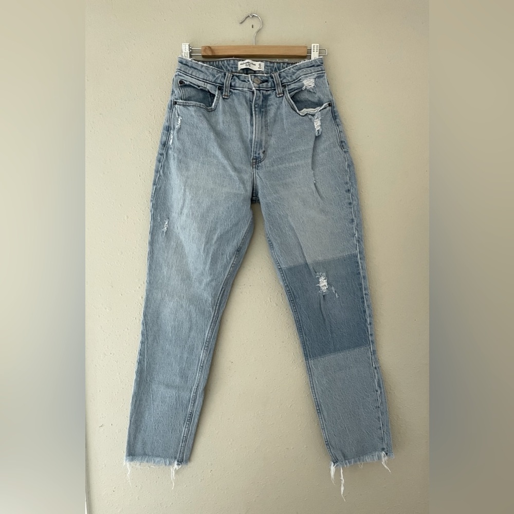 Abercrombie and Fitch The Mom High-rise Curve Love Jeans Size 27 in Blue.